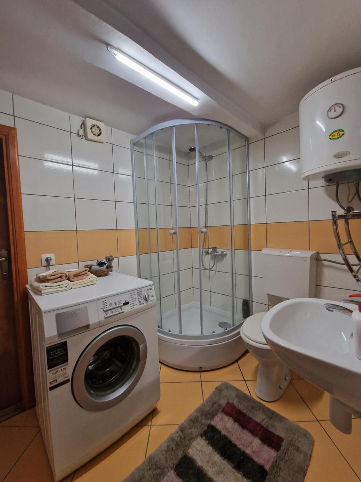 Apartment Near Center ซาราเยโว ภายนอก รูปภาพ
